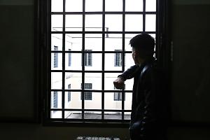 Richiesta di sigarette negata, esplode la rivolta: incendio al carcere Lorusso e Cutugno di Torino