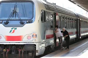 Caos sull’Intercity: passeggero tenta furti e aggredisce i carabinieri