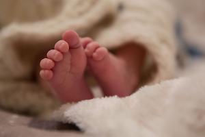 Due neonati trovati in un armadio: 25enne indagata