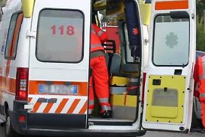 Moto contro due auto: muore sulla provinciale