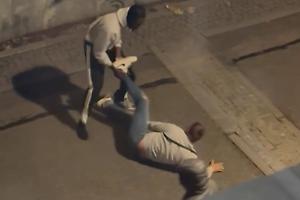 Torino, aggressione violenta in corso Francia: uomo picchiato davanti alla metro (VIDEO)