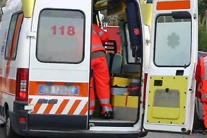 Schiacciato dal nastro del forno a induzione: operaio 47enne ferito trasportato in ospedale