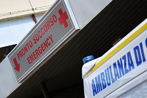 Malore al volante sulla provinciale: Opel contro bus Gtt, paura a San Francesco al Campo