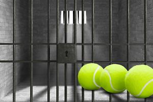A Vercelli il tennis si gioca... con la cocaina. Palle da tennis “ripiene” lanciate nel carcere: scoperto lo spaccio dietro le sbarre