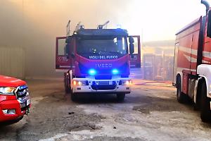Auto in fiamme sulla Torino–Milano: traffico paralizzato a Settimo Torinese