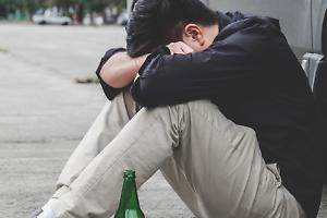 Torino, la notte in cui il 118 non ha dormito: cinquanta chiamate, una generazione appesa a un bicchiere