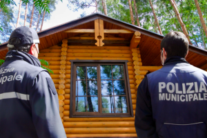 In tre in una baracca: condannata Anastasia Laforé per abuso edilizio