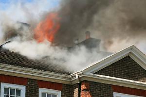 Incendio nella notte nel biellese: tre case distrutte dalle fiamme