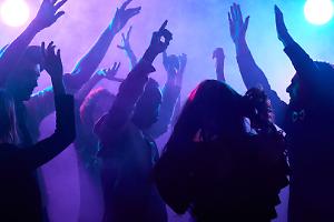 Torino, discoteca sovraffollata nella notte di Halloween: chiusa per otto giorni dalla Questura