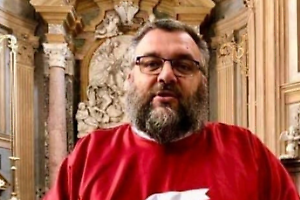 Leini e Mappano in preghiera per don Riccardo Robella: il parroco è stabile ma ancora grave dopo l’incidente sull’A6