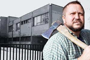 Paura a Chivasso: un uomo entra a scuola con un'ascia e minaccia gli studenti