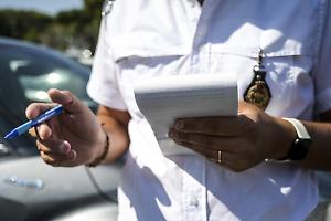 Fermato con Panda sotto sequestro e senza patente: “La macchina non ve la lascio”