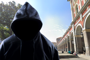 Torino Porta Nuova:  alcol e degrado in pieno giorno. A processo un 37enne