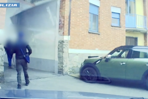 "Buongiorno, siamo i tecnici della caldaia" e poi svaligiavano le case: bottino da oltre 50mila euro (VIDEO)