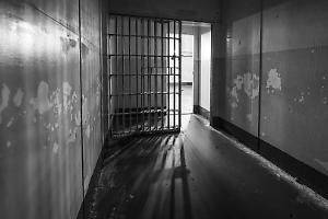 Orrore nel carcere di Cuneo: detenuto disabile violentato per tre giorni dal compagno di cella