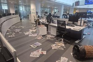 Assalto alla sede de La Stampa durante il corteo: tensioni a Torino nel giorno dello sciopero dei giornalisti