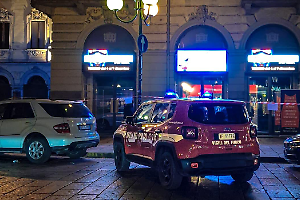 Fiamme durante lo spettacolo di Anastasia: paura al Teatro Alfieri, pubblico evacuato