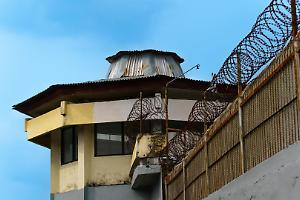 Padiglione B fuori controllo: incendi, devastazioni e cellulari clandestini nel carcere di Torino