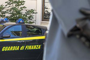 Dalle cantine di Novi Ligure ai depositi del Salernitano: le 11mila bottiglie rubate ritrovate grazie alla Guardia di Finanza