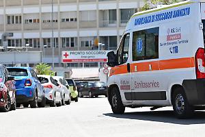 Partorisce al settimo mese in un appartamento: il neonato non sopravvive. Aperta un’indagine