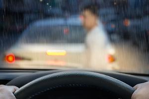 Sessantenne investito sulle strisce alla statale 565: traffico bloccato e indagine dei carabinieri a Ivrea