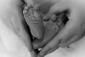 Tragedia di Volpiano: la Procura indaga per omicidio stradale e fuga del conducente. Due auto coinvolte sarebbero scappate