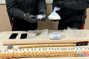 Loranzè, nasconde chili di cocaina nell’auto e la droga spunta anche in casa: arrestato 65enne già noto