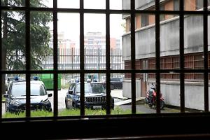 Carcere di Torino, un’altra aggressione e un agente finisce in ospedale: trenta episodi in un anno e la tensione ormai fuori controllo