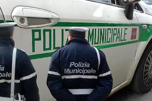 Scritte contro i vigili del nuovo presidio: Mirafiori Sud riparte tra vandalismi e tensione