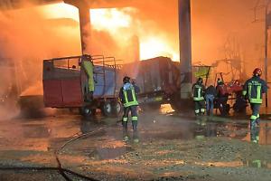 Favria in ginocchio dopo la notte di fuoco: azienda agricola devastata, ma è il momento della solidarietà