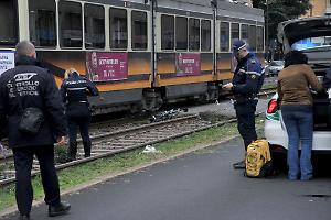 Mattina di caos a Torino: scontro tra tram e auto, albero abbattuto e linea 15 ferma per ore