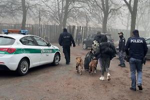 Ex piscina Sempione, sgombero e demolizioni: Torino chiude uno dei simboli dell’abbandono urbano