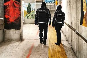 Vandali smascherati: danni in piazza Berlinguer e al sottopasso finiscono con sanzioni e ripristino