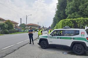 Guidava senza patente su un’auto sotto sequestro: sanzioni e confisca a Giaveno
