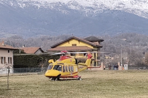 Cade dal tetto di un capannone a Castellamonte, operaio di 41 anni trasportato in codice rosso al CTO