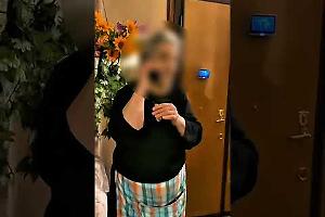 Quando il trucco del finto carabiniere finisce male: l'anziana finge di a stare al gioco ed ecco cosa succede(VIDEO)