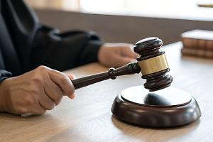 Undici denti sani rimossi, due dentisti condannati a Torino: “La mia vita è diventata un inferno”