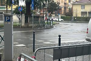 Ennesimo incidente alla rotonda. A Settimo Torinese strisce pedonali "killer". E il Comune?