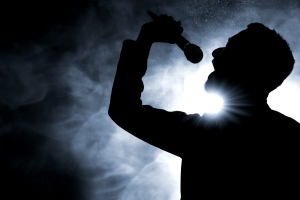 Lezioni di canto e sesso: 4 anni e mezzo di carcere per il maestro di Ciriè accusato di abusi sessuali