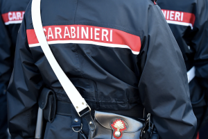 Due carabinieri a processo per peculato: l’accusa parla di 17 armi sottratte in una caserma della compagnia di Ivrea