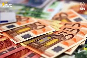 Sei milioni di euro in contanti scoperti a Caselle, maxi operazione contro il traffico di valuta nello scalo torinese