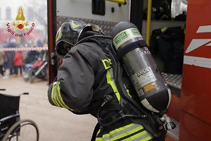 Fiamme in casa a Castellamonte, paura a due passi dall’ex stazione: uomo intossicato dal fumo