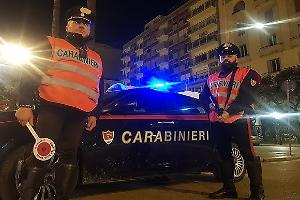 Ruba in casa e si dà alla fuga: inseguimento in auto tra Volpiano e Settimo Torinese