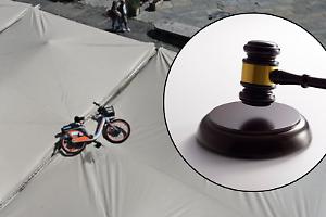 Bici lanciata giù dai Murazzi: 45enne rinviato a giudizio, processo a marzo