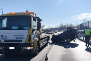 Incidente sulla provinciale tra Rondissone e Torrazza, veicolo rimosso e conducente in ospedale