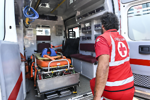 Bastonate e spray urticante nell'ex casa di riposo. A Mathi, la maxi rissa tra curdi e tunisini