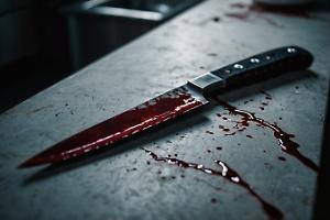 Torino, uomo trovato morto in strada con la gola tagliata: trovato il coltello