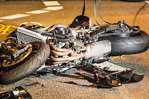 Schianto all’incrocio di corso Orbassano: centauro 49enne in condizioni gravissime