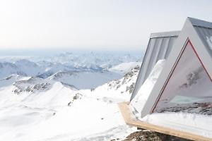 Bloccati tre notti al Bivacco Berrone tra vento e rischio valanghe