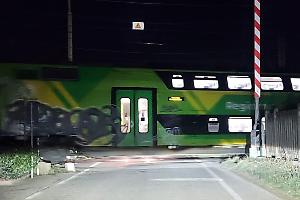 Le sbarre si alzano, il treno passa: paura tra Pinerolo e Roletto